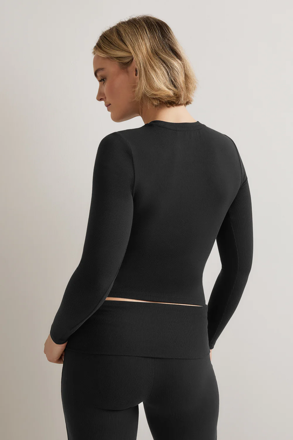 365 Sculpting Lounge Top - Shadow Black - Image 4