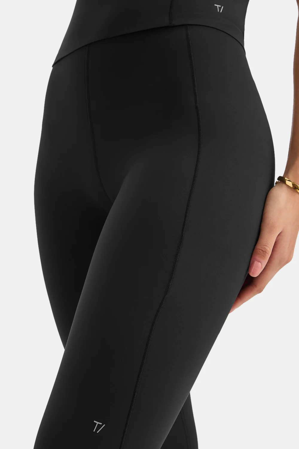 AirForm Built-In Lift Legging - Black - Image 3