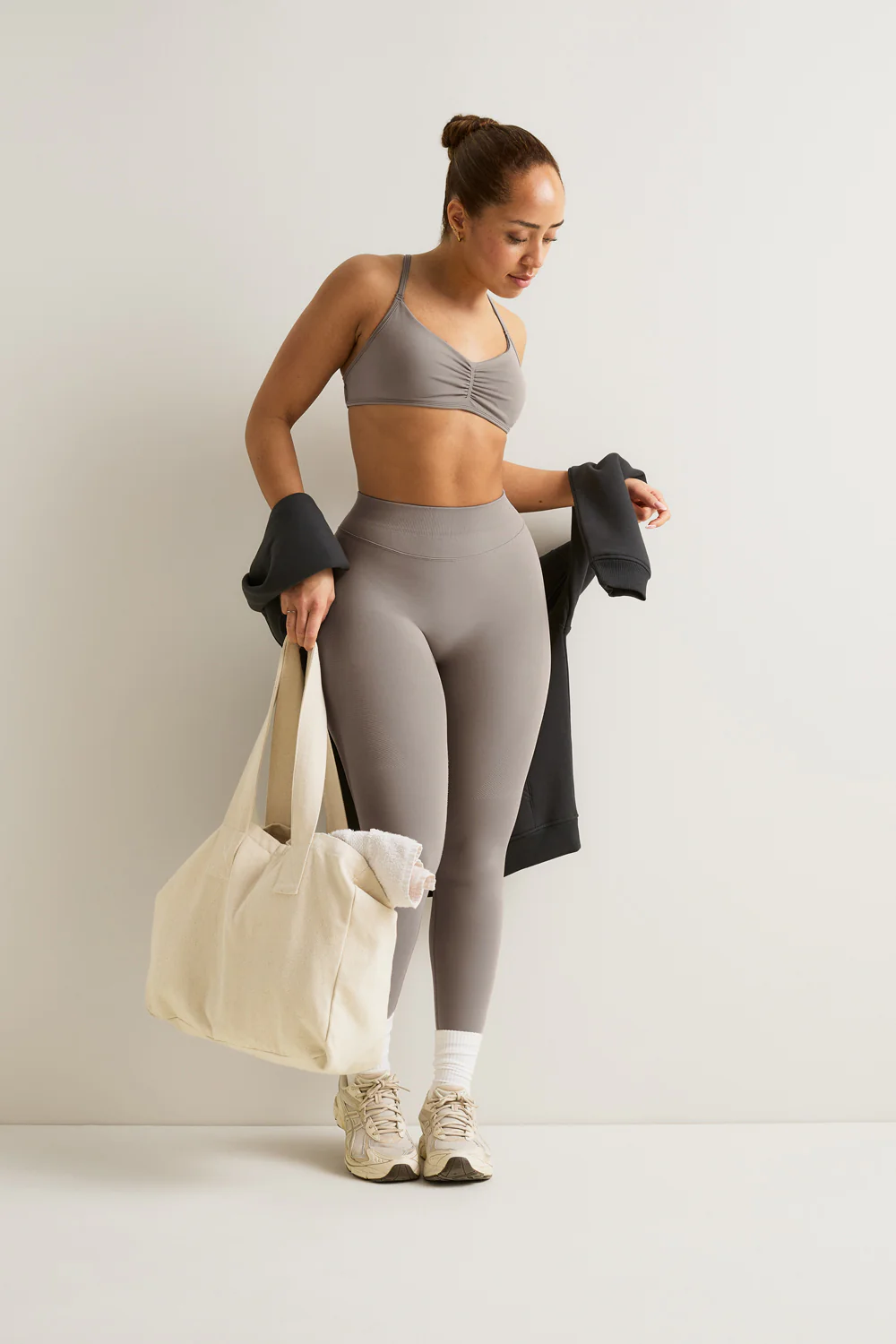 Sculpt Seamless Ruched Cross Back Sports Bra - Pebble - Image 5