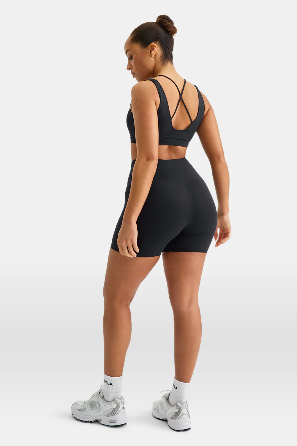 SkinLuxe Contour Scoop Back Sports Bra - Shadow Black - Image 4