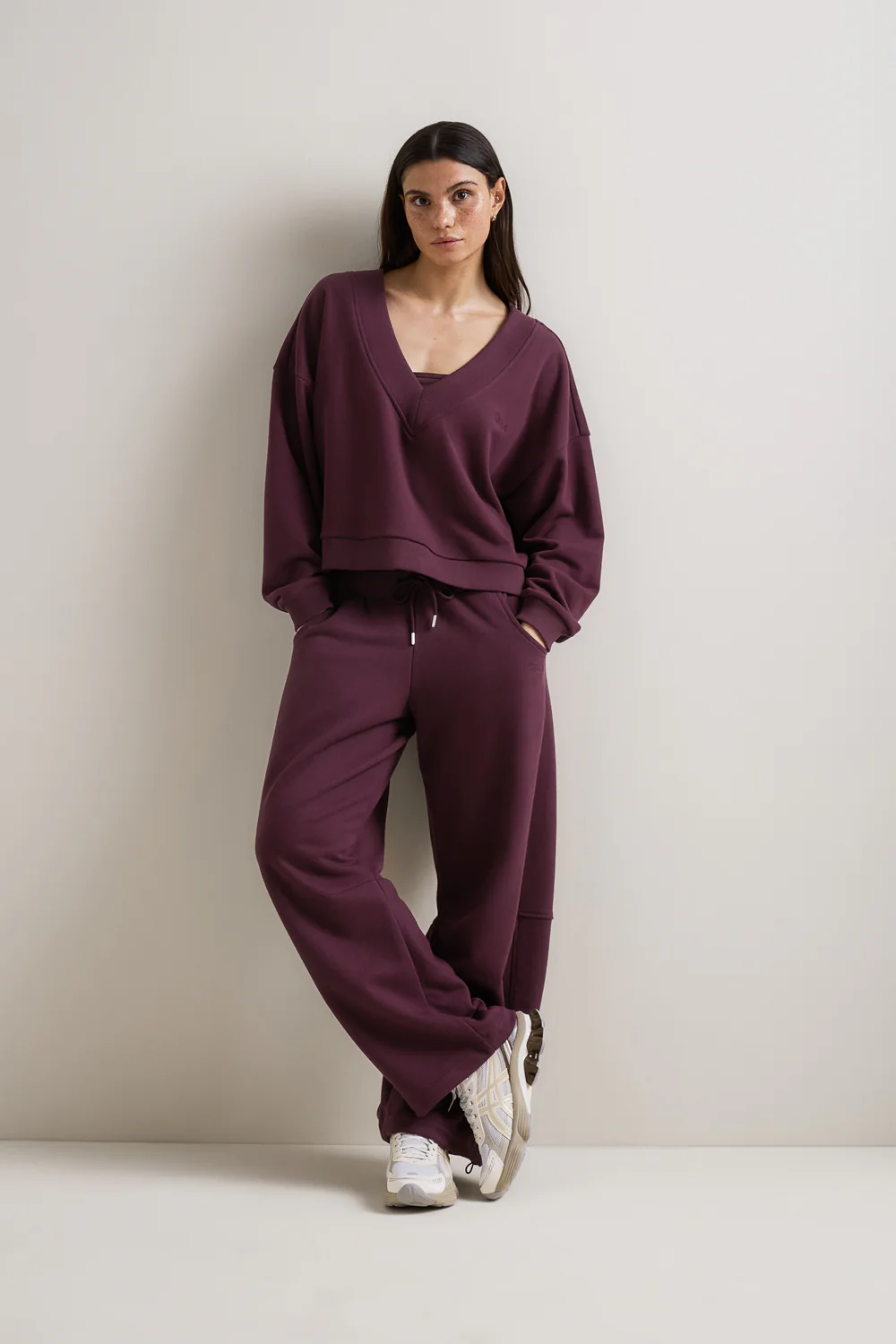 V-Neck Sweatshirt - Fig - Image 3