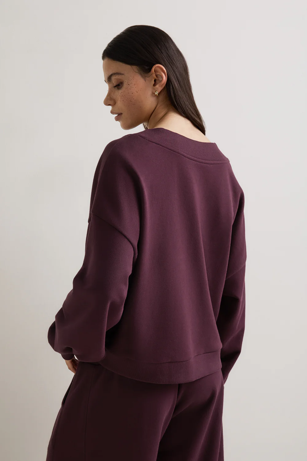 V-Neck Sweatshirt - Fig - Image 4